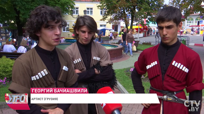 Вишнёвые клёцки, чай и даже сгущёнка. Необычный фестиваль проходит в Глубоком-10