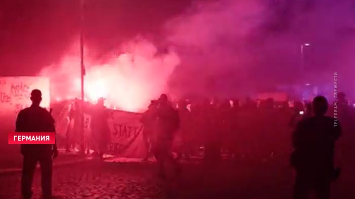 Разогнать протестующих мирно не получилось. В Германии прошёл митинг против военных поставок в Украину