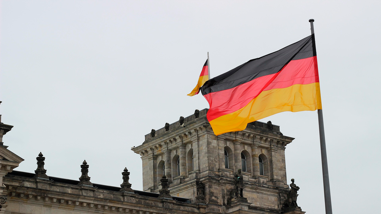 Мерц покинул переговоры делегации США и Зеленского в Берлине после приветствия-0