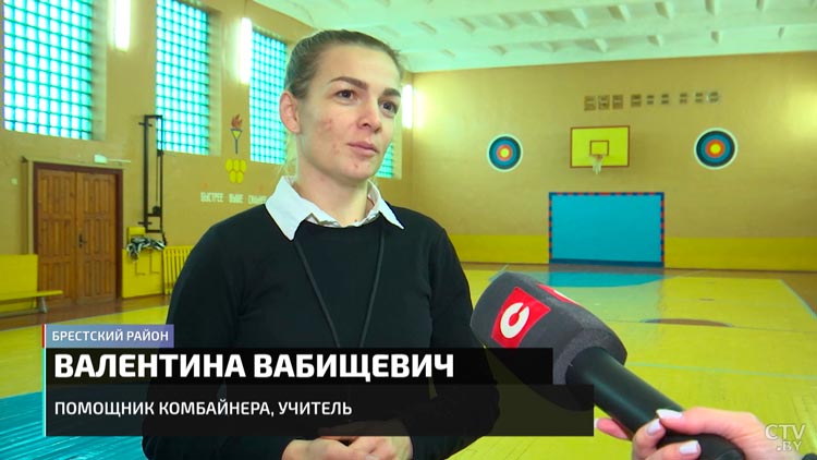 Как сейчас живут те, кто трудился на полях Беларуси всё лето? Встретились с героями жатвы-10