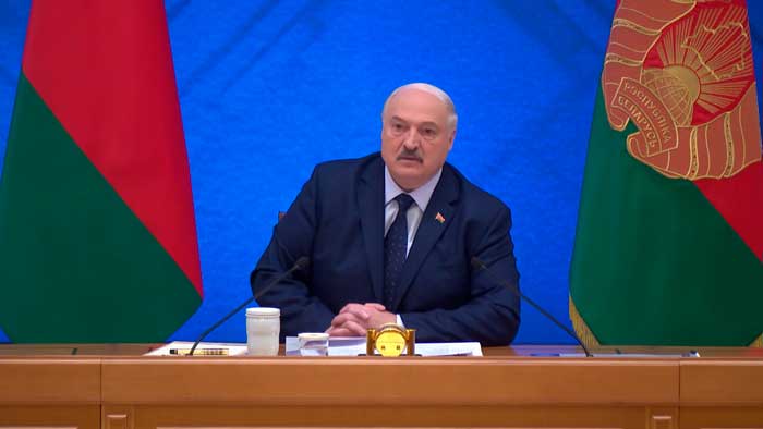 «Умнее стали – хотят назад». Лукашенко о врачах, уехавших на Запад