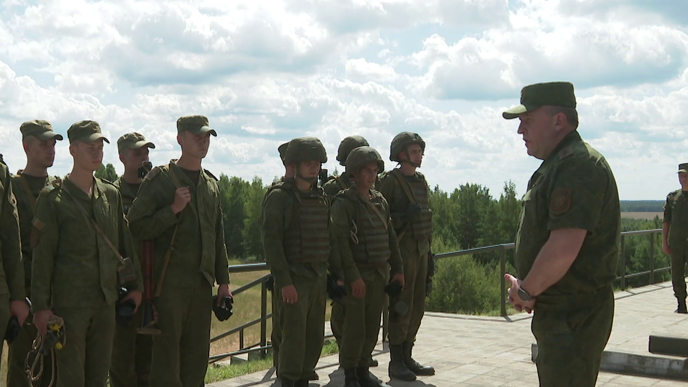 «Едут за победой». Команды белорусских военнослужащих завершают подготовку к участию в АрМИ