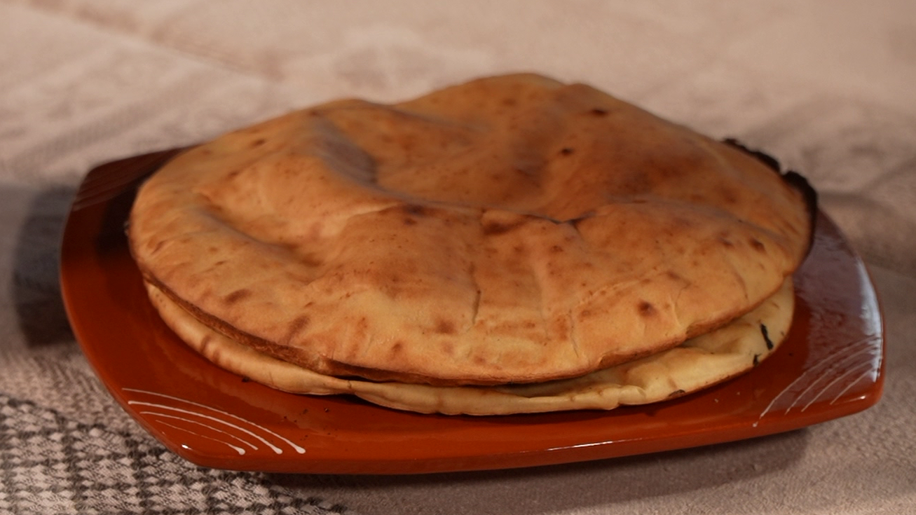 Всё по бабушкиным рецептам. Побывали на мастер-классе приготовления блинов по-вишовски