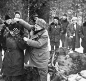 Хотел обыкновенный деревянный дом, а построили хоромы. Зачем Хрущёв строил резиденцию в Беловежской пуще?