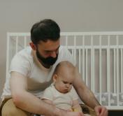 К году дети знают около 10 слов. Как определить признаки нарушения речи у ребёнка?