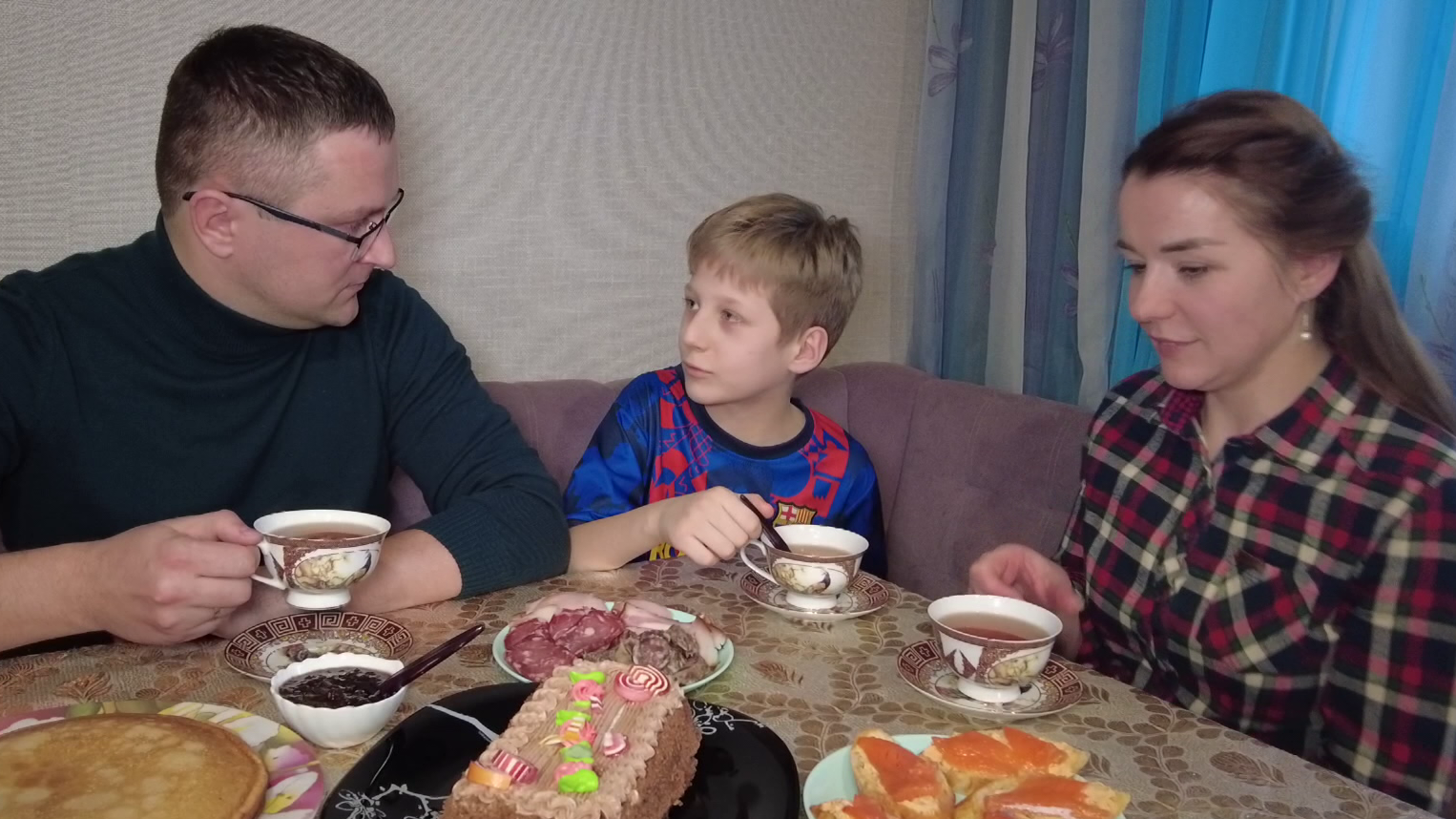 «Мы нашего папу всегда ждём дома с хорошим настроением». Сложно ли быть женой милиционера?