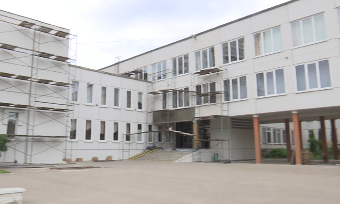 «Подготовка к новому учебному году начинается задолго до лета». В Заводском районе отремонтировали фасады в 14-ти школах