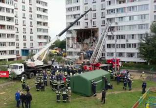 В России взрыв газа в многоэтажке. Спасатели эвакуировали около 200 человек