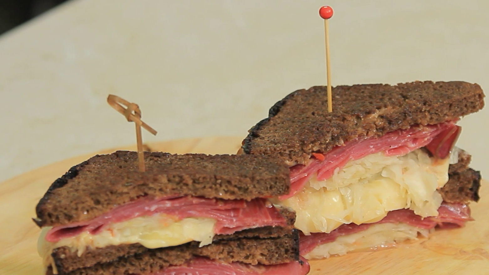 Как приготовить сэндвич «Рубен»? Показываем простой рецепт