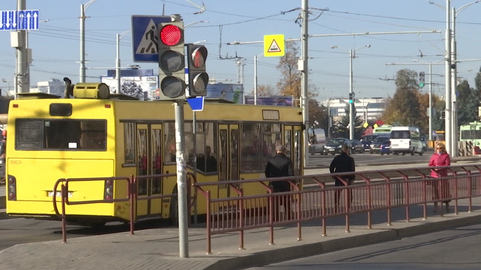 Ученики 1, 2 курсов средних специальных учебных заведений смогут бесплатно ездить в общественном транспорте