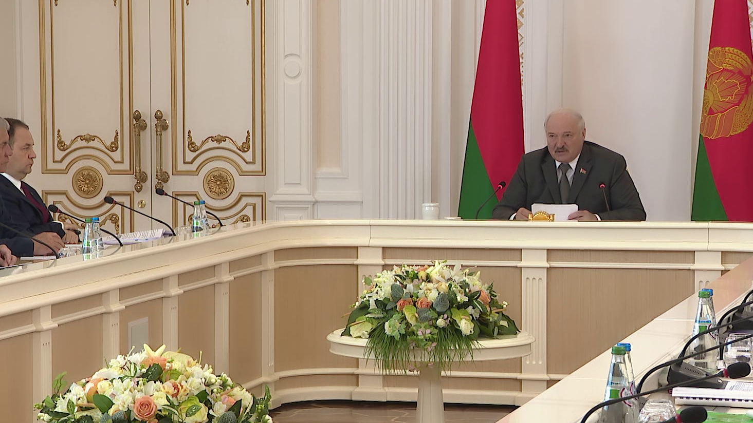 Лукашенко: «Мобилизуйтесь, будет в закромах что – любую войну выдержим»