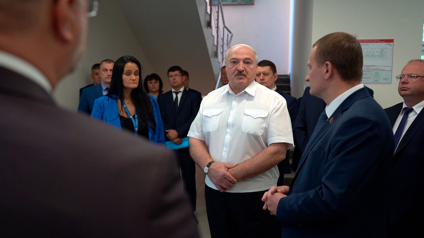 Лукашенко на молочном заводе: если ты не хочешь, чтобы я тобою управлял, выходи на этот уровень – и в свободное плавание