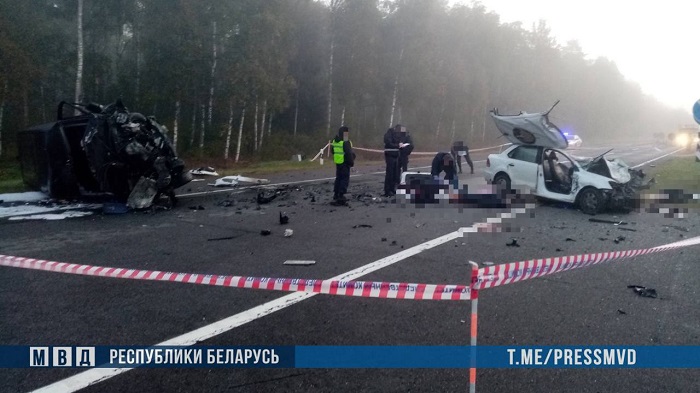 В Ивацевичском районе при столкновении легковушки и микроавтобуса погибли 4 человека