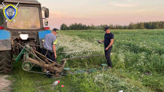 В Бобруйском районе мальчик попал под косилку трактора 
