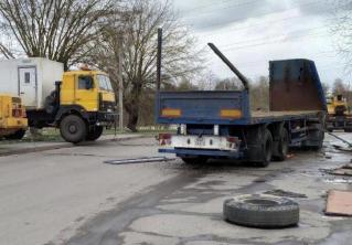 Авария в Жодино. Из-за плохого крепления фура развалилась на повороте
