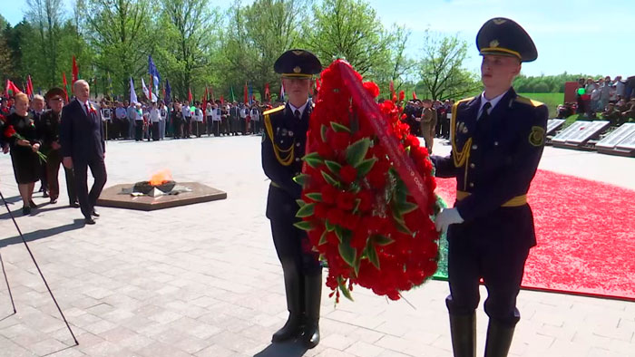 Более 5 тысяч человек почтили память героев у мемориала «Прорыв» в Ушачах