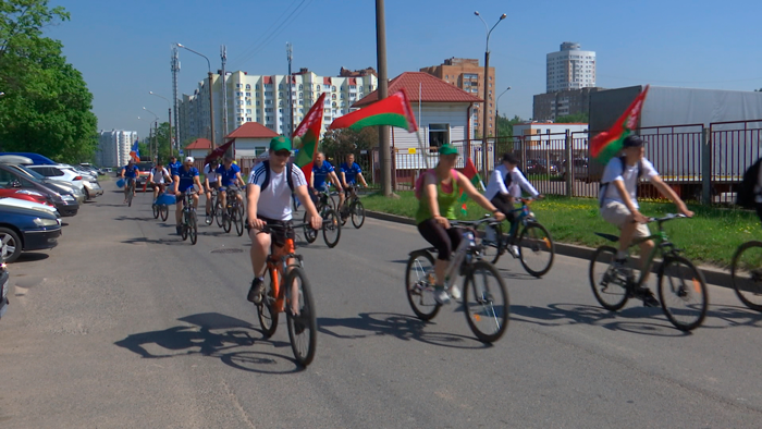 Маршрут на пять километров. Велопробег в Октябрьском районе Минска собрал более 50 человек