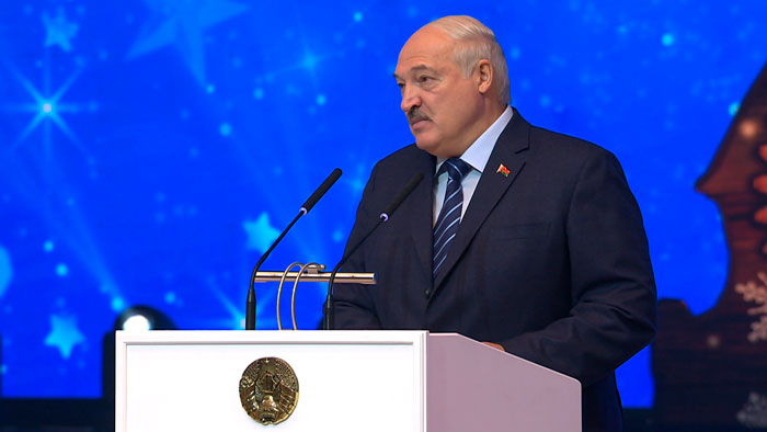 Лукашенко: родители, учителя и воспитатели, огромное вам спасибо за наших белорусских детей!