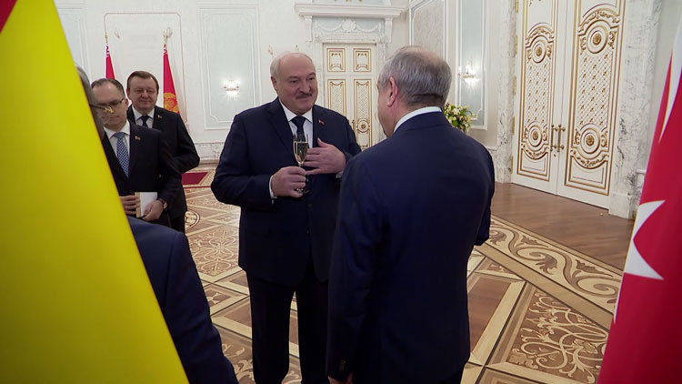 Лукашенко – послу Азербайджана: «Передайте привет Ильхаму, скоро встретимся»