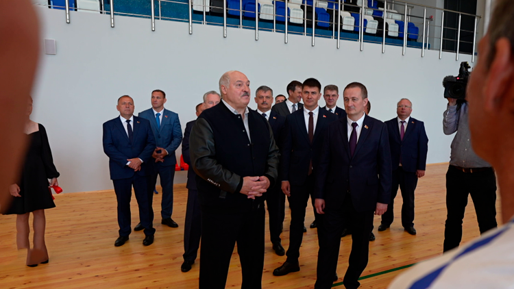 «Берегите колени!» Лукашенко рассказал о старой спортивной травме