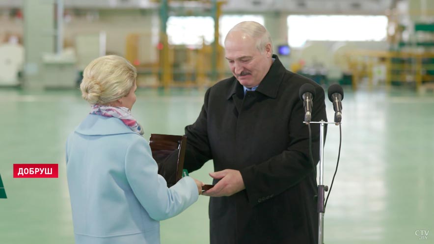 «В Беларуси хватает разумных людей». Главное из поездки Президента в Добруш-22