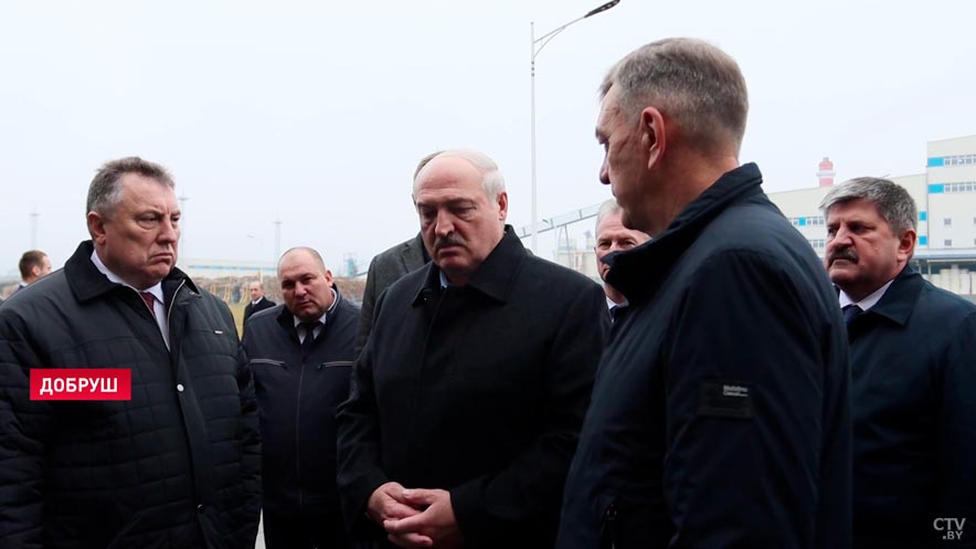 «В Беларуси хватает разумных людей». Главное из поездки Президента в Добруш-7 «В Беларуси хватает разумных людей». Главное из поездки Президента в Добруш-7