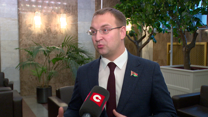 Клишевич: если депутат теряет гражданство РБ либо получает иностранные льготы, то он теряет свои полномочия