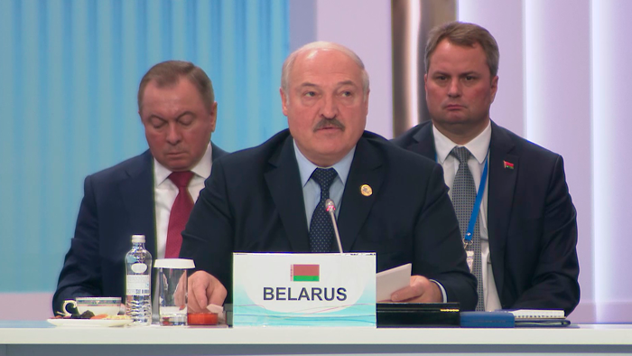 «Расплачивается за всё это весь мир». Лукашенко о глобальных ошибках Запада и новой геополитической реальности