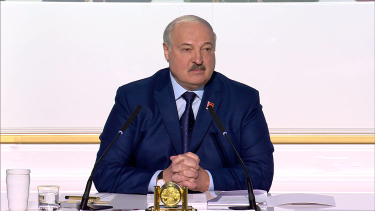 Лукашенко об иностранных войсках: «Не дай бог они ступят на территорию Беларуси, они получат мгновенный ответ»