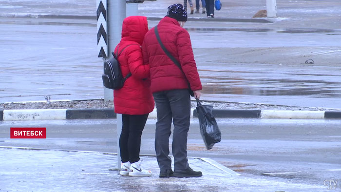 «Погода нас застала врасплох, но были готовы». Как коммунальные службы Витебска борются с гололёдом?-1