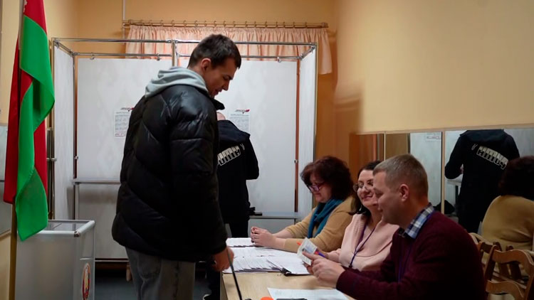 Досрочное голосование стартовало в Беларуси! Как прошёл первый день? Мнение избирателей