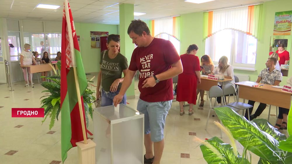 Приходили на выборы семьями. Показываем, как проходило голосование в молодом микрорайоне Гродно-28