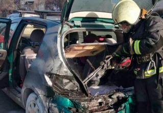 На Партизанском проспекте горел Peugeot. Водителю пришлось вызвать МЧС