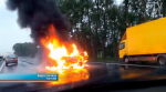 Утром на МКАД горела Audi: видео очевидцев