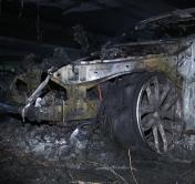 На паркинге ТЦ в Минске горел автомобиль. Видео с места ЧП