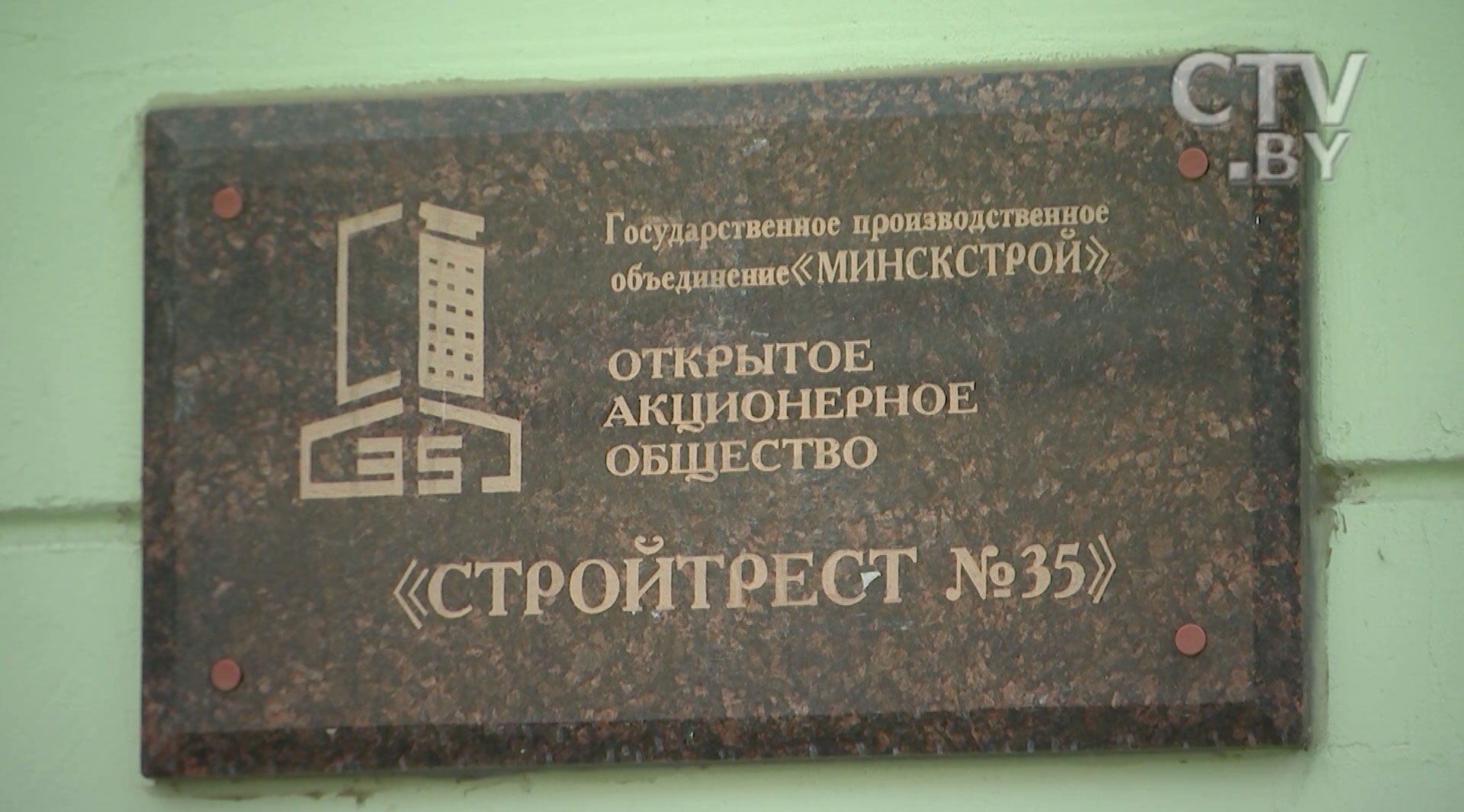 «70% квартиры пострадало»: жильцы новостройки в Сухарево 3 месяца ходят по вскрытым полам и дышат плесенью-13