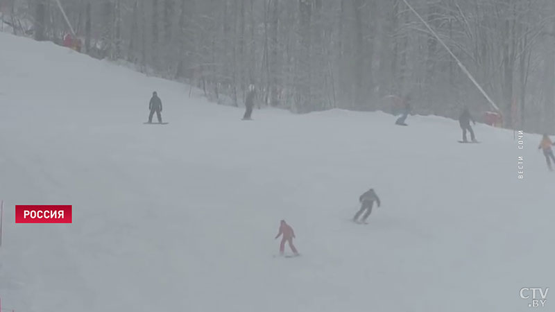 При сходе лавины на горнолыжном курорте в Сочи погибли два человека-1