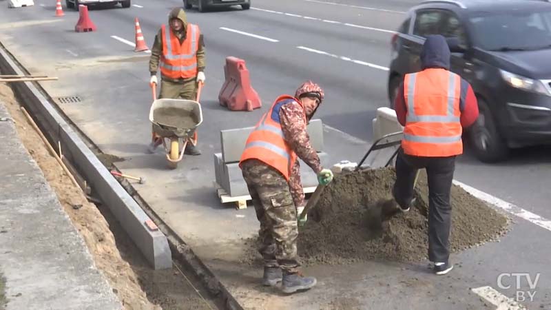 Перед универмагом «Беларусь» заменят плитку. Какие ещё дороги и тротуары отремонтируют в Заводском районе