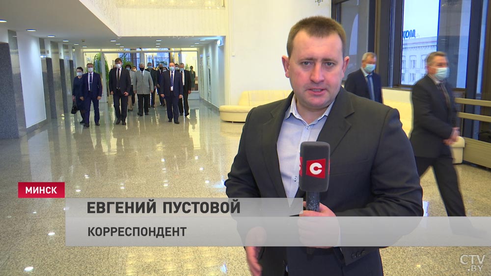 «Флаги не меняют на фермах?» Вот что говорят белорусы, которые получили госнаграды-1