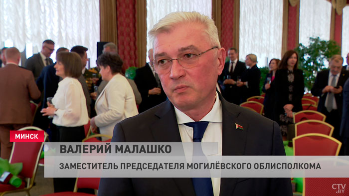 «Очень трогательно, что эта награда нашла меня в дни нашей Великой Победы». В Беларуси вручили госнаграды-4