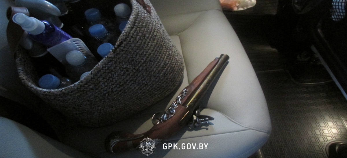 В пункте пропуска «Каменный Лог» у москвички в авто нашли дуэльный пистолет