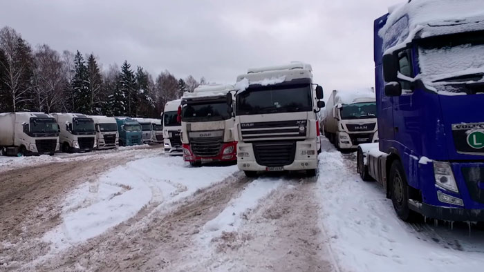 ГПК фиксирует скопление легковых автомобилей на въезд в Польшу, грузовиков – в Литву