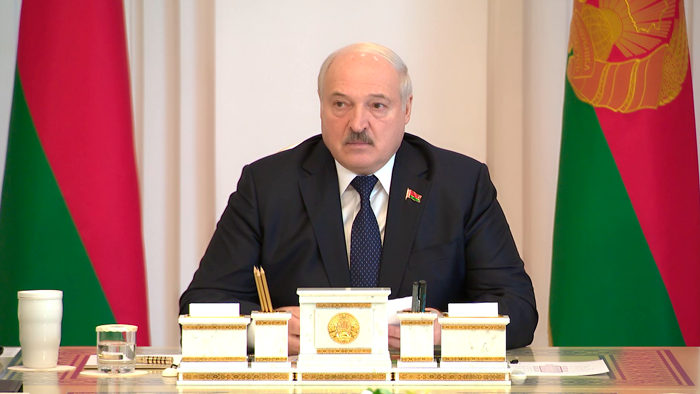 Лукашенко: Крымский мост им покажется цветочками, если они прикоснутся хоть к одному метру нашей территории