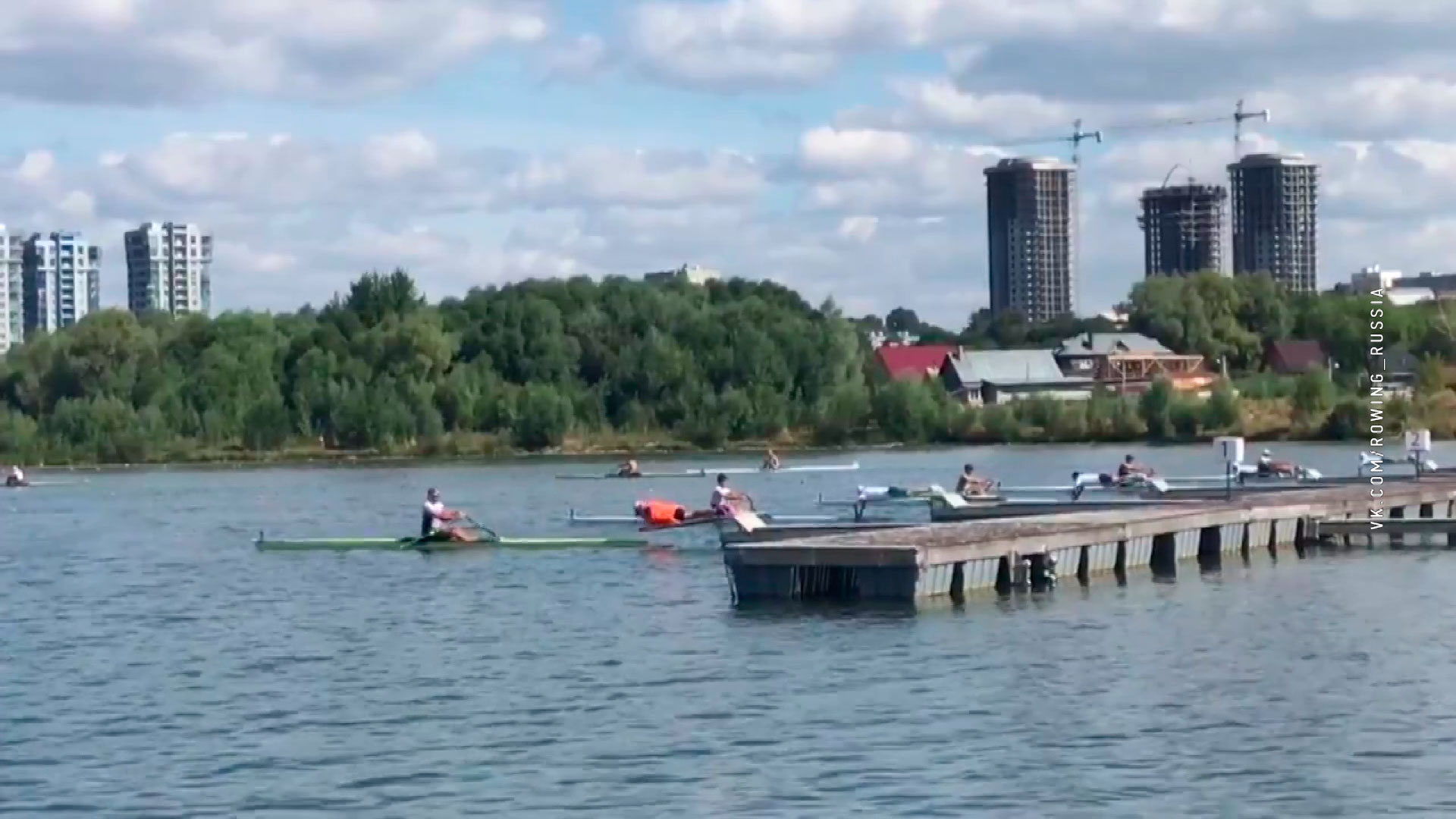 Открытый чемпионат России по гребле стартовал в Казани. В первый день состоялись предварительные заезды