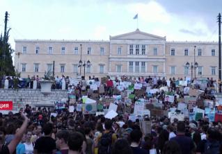 Отменены занятия в школах, не ходит транспорт: массовая забастовка проходит в Греции
