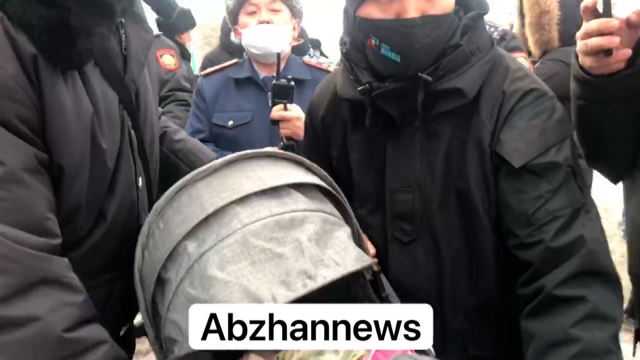 Азарёнок: в Казахстане вдруг вспыхнули митинги. Трёхмесячная методичка Беларуси вместилась в одни сутки-4