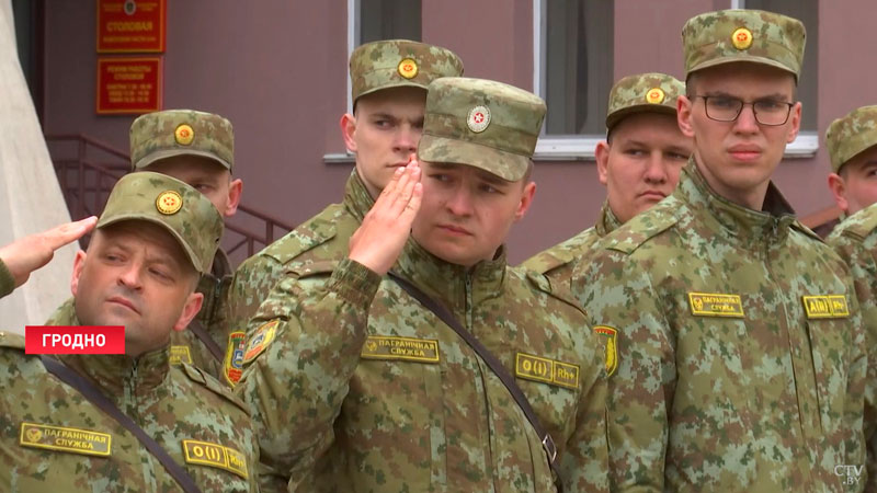 Новобранцам Гродненской пограничной группы вручили боевое оружие-7