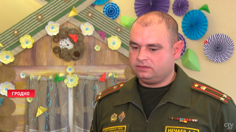 Сюрприз удался. Гродненские военные с Днём матери поздравили работниц детского дома-7