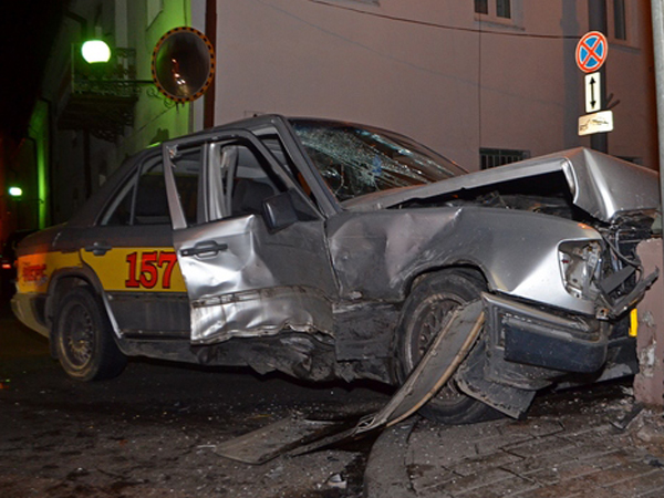  Под звуки гармошки, с флагами и надписями «За Победу!»: автопробег в честь 9 мая прошёл в Гродно -1