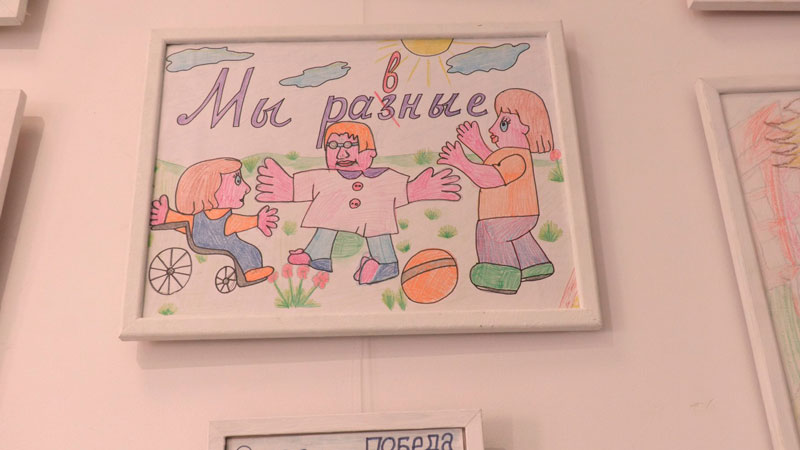 Особый взгляд на мир – выставку рисунков детей с аутизмом представили в Гродно